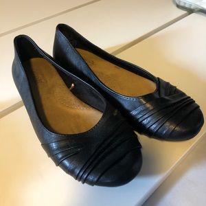 Black Ballet Flats